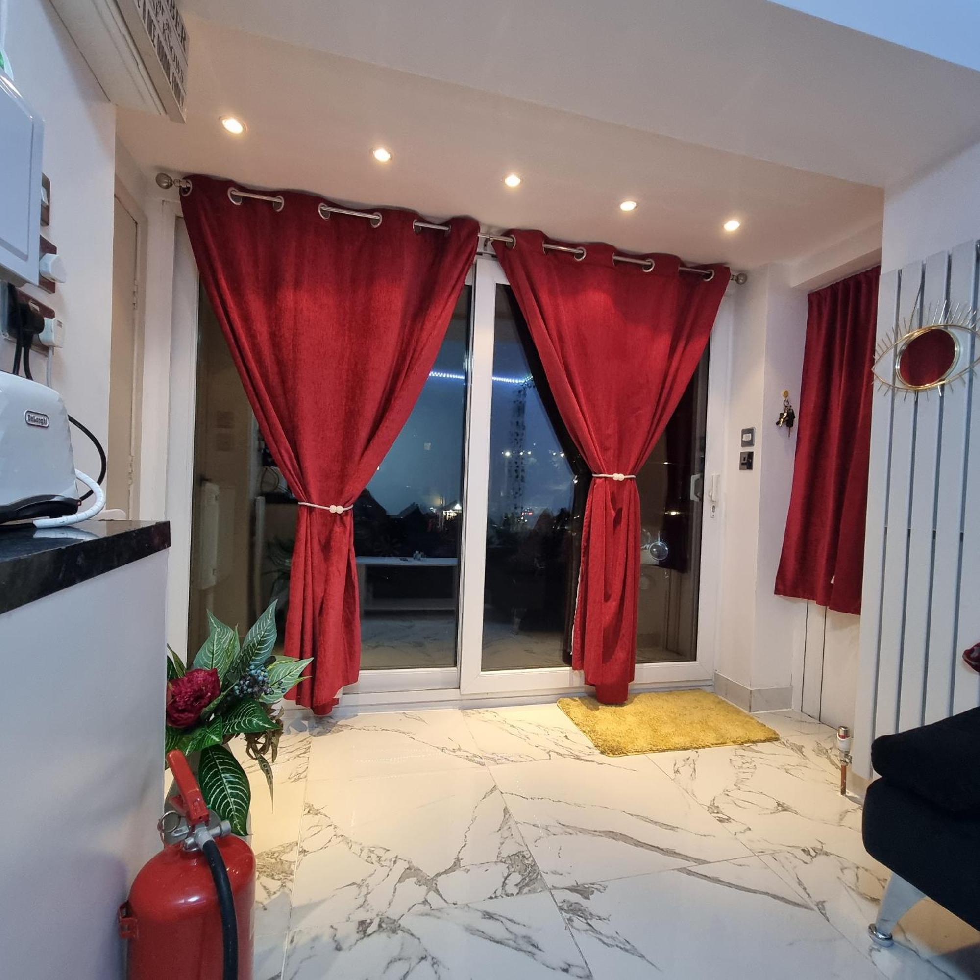 Apartamento Entire-2 Bedroom With Driveway,1free Parking
