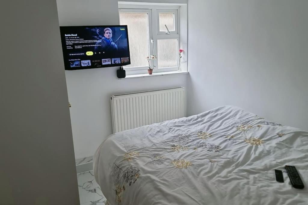 Entire-2 Bedroom With Driveway,1free Parking Apartamento *
