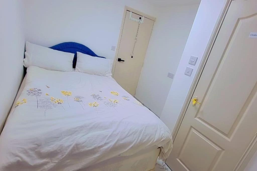 Entire-2 Bedroom With Driveway,1free Parking Apartamento